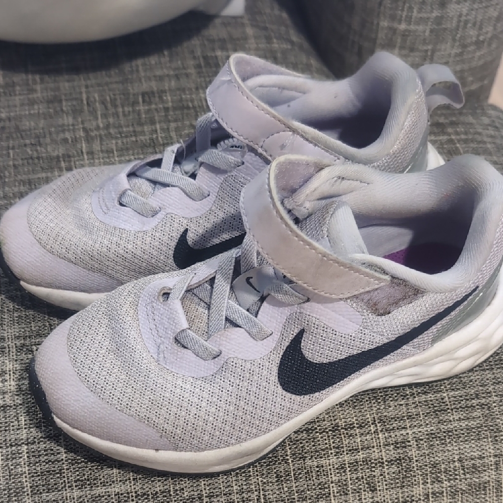 Nike Kids' Light Gray and Black Sneakers